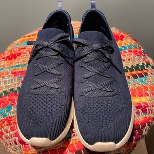 Skechers size 9, memory foam slip on sneakers.